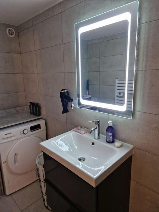 Charming Apartment Near La Defense, Paris เบอซองส์ ภายนอก รูปภาพ